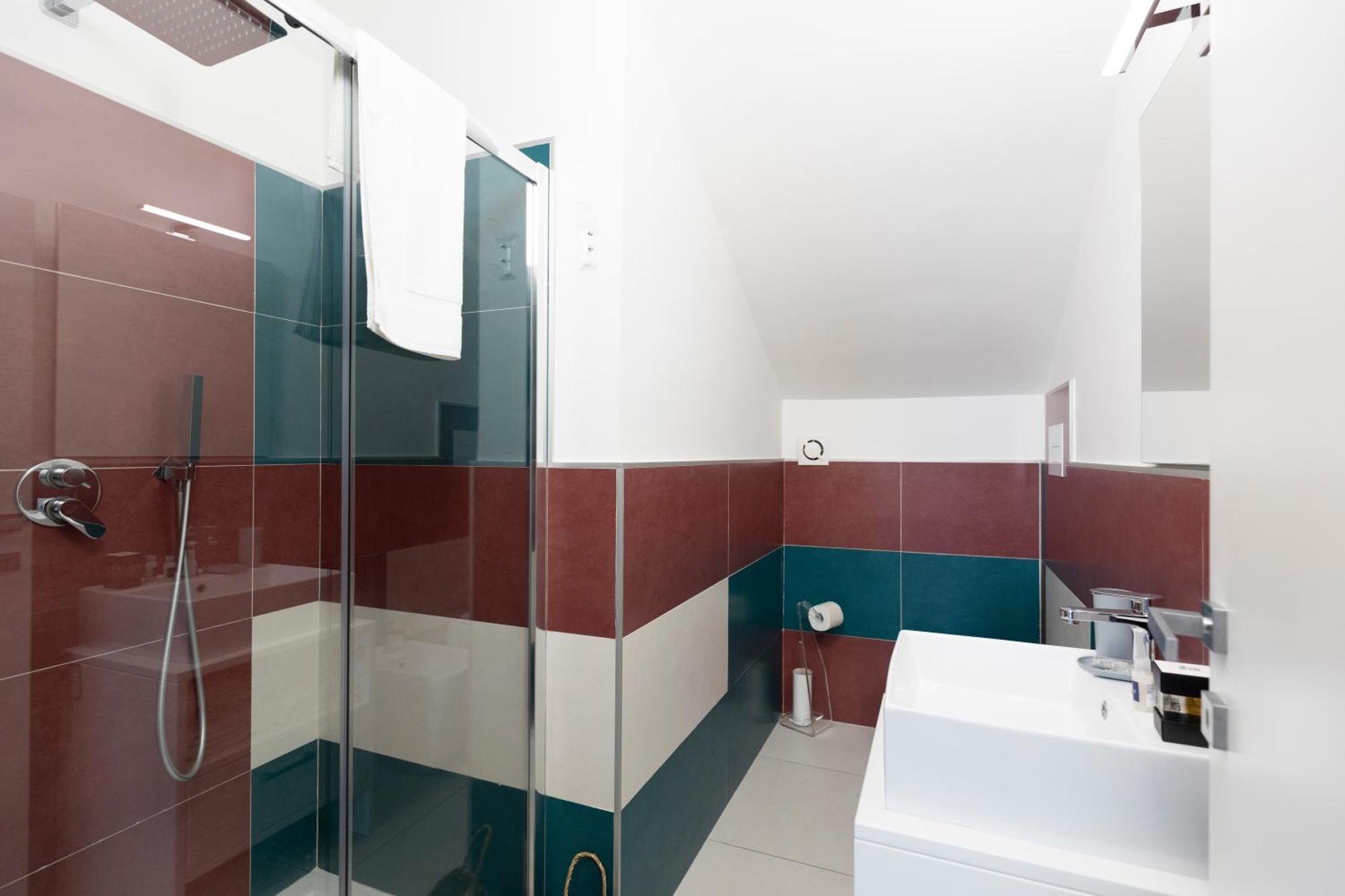 Anreale Rooms بييسْتوم المظهر الخارجي الصورة
